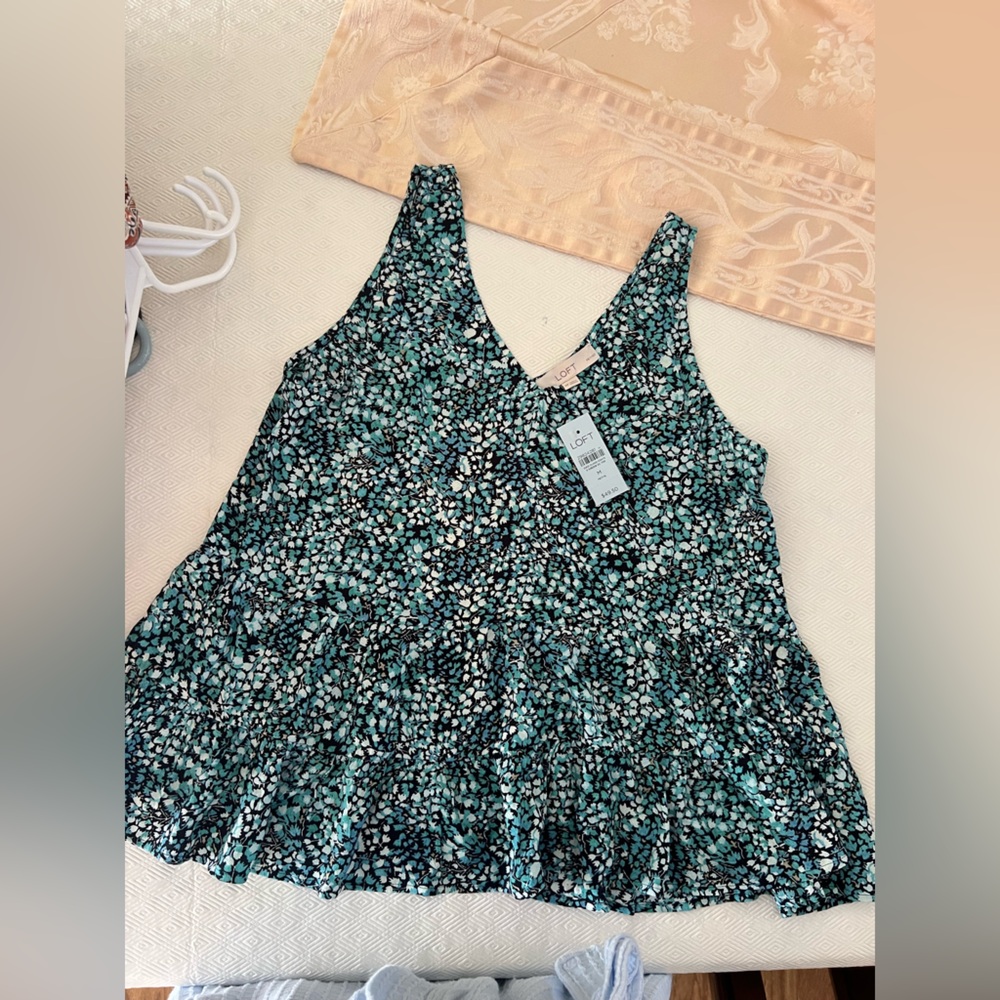 Loft Ruffle Tank - Size Petite Medium